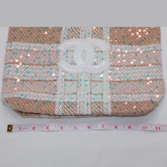 Chanel Beauté Pink and White Plaid Sequin Tote - VIP Gift - Picture 3 of 7